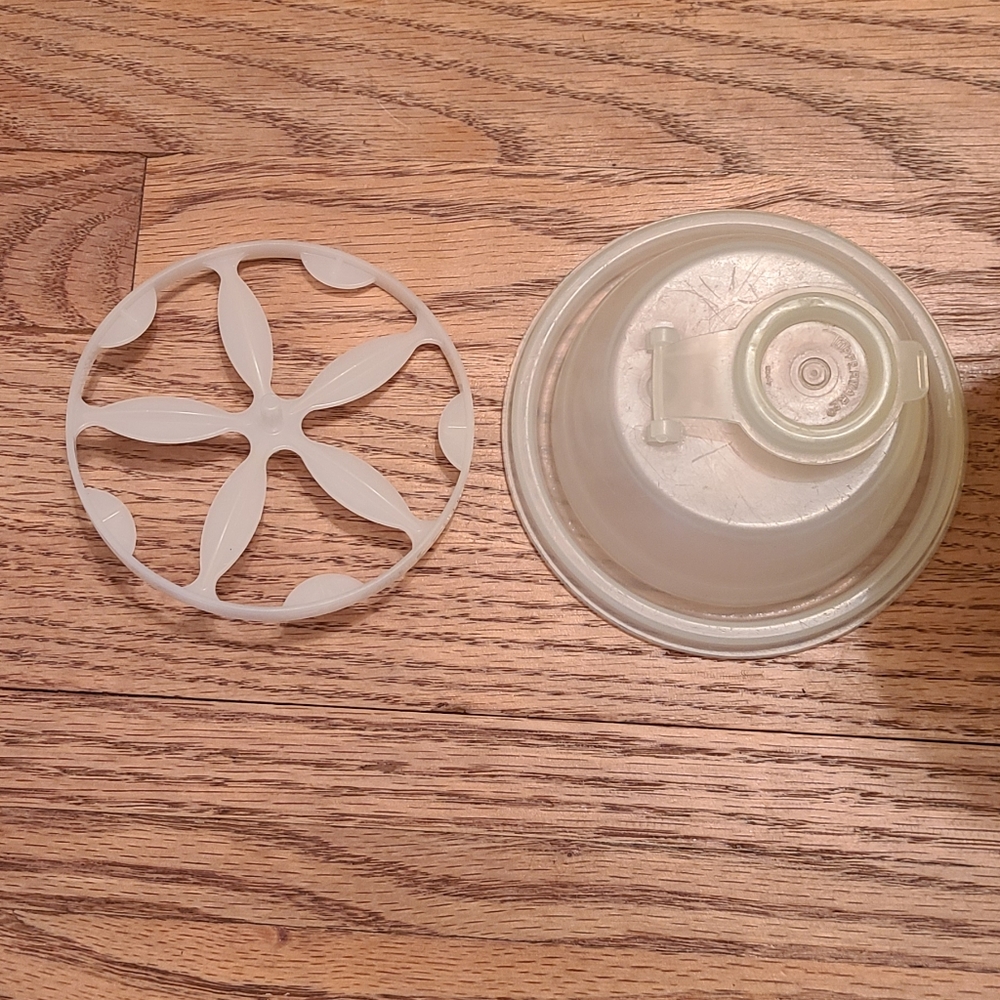 Tupperware Yellow Quick Shake Shaker - Picture 8 of 9